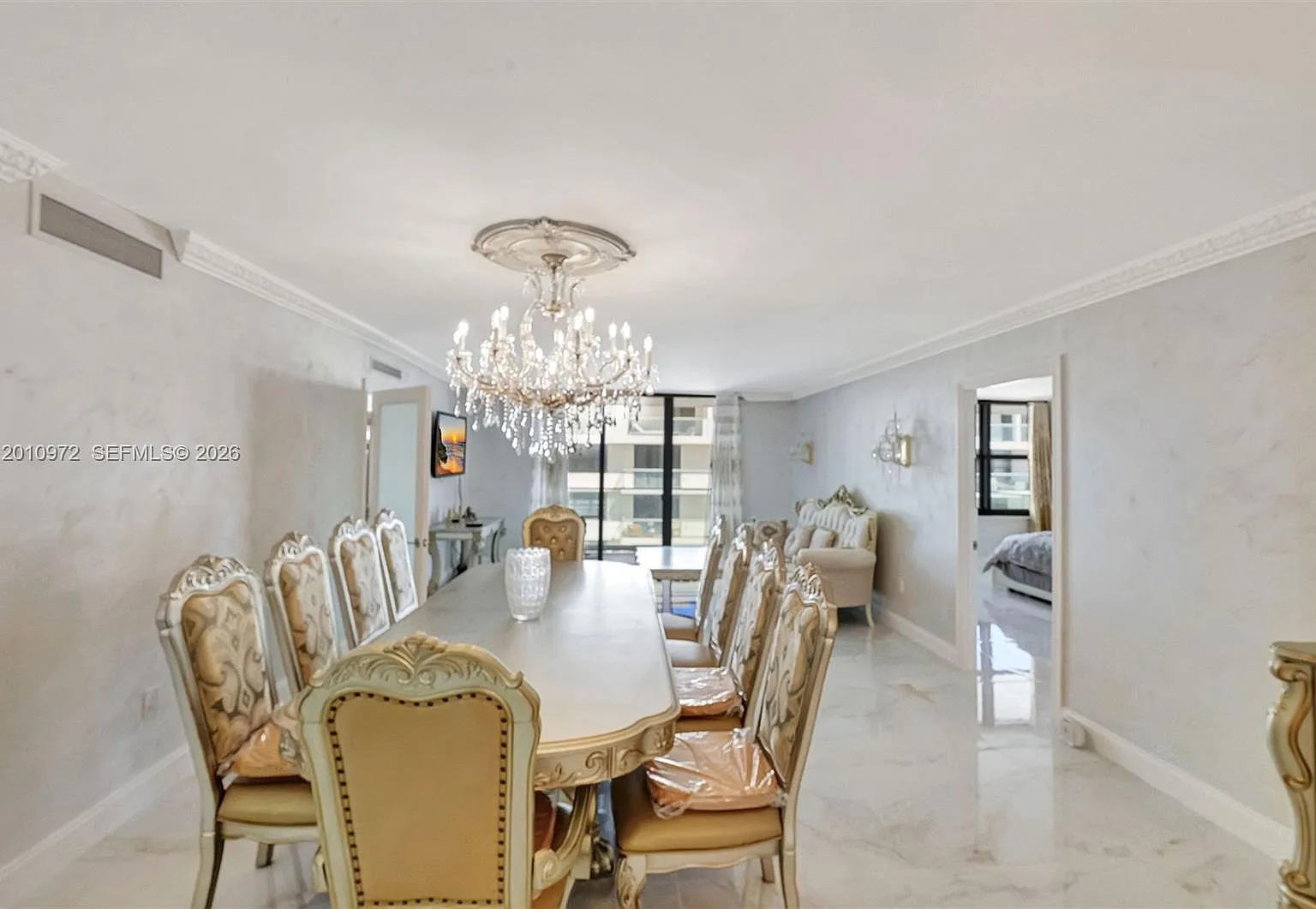 Balmoral Condo — Photo 2
