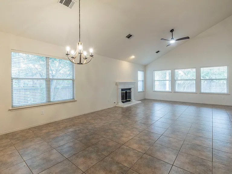 2811 Hannah Kay Ln — Photo 3