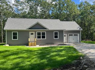 124 Burnham Dr, Naples, ME 04055
