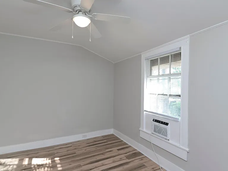 203 Augusta St — Photo 16
