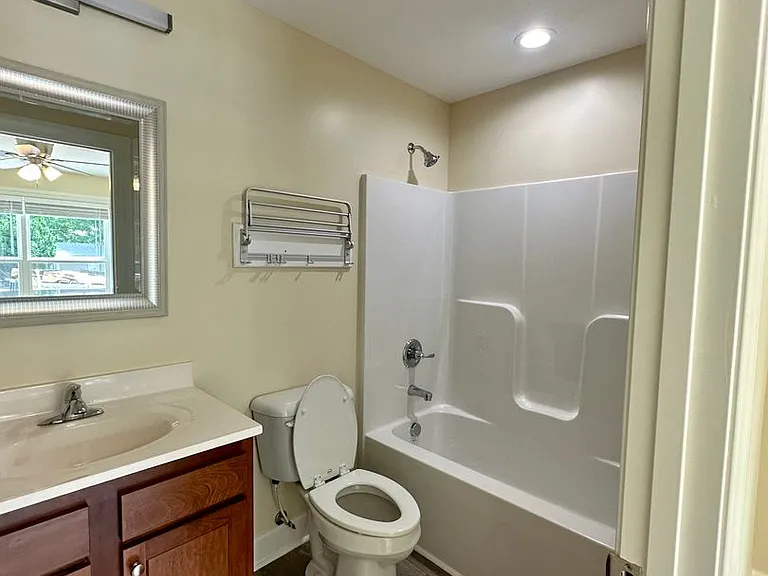 522 Addison Ave — Photo 18