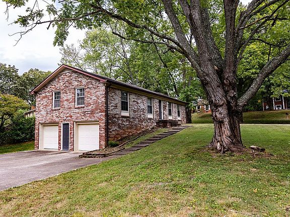 3rd image of 205 Lady Marion Dr