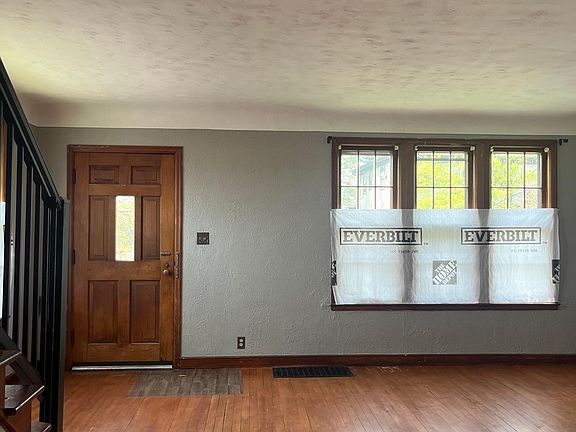 5th image of 380 Earl St