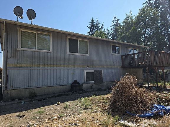 3rd image of 1415 172nd Street E