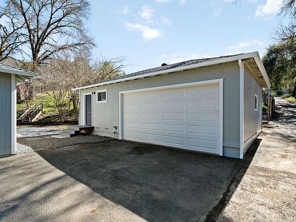 2nd image of 1775 Road B