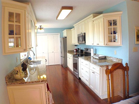 5th image of 831 Dewberry Dr