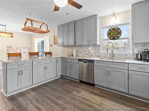 4th image of 376 Woodberry Cir