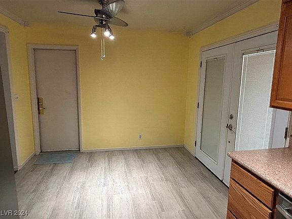 4th image of 301 Marion Dr