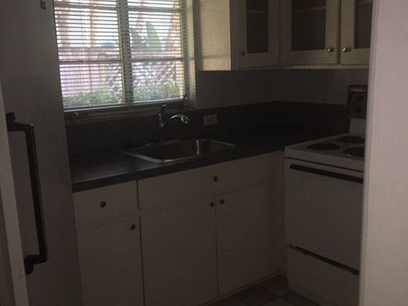 3rd image of 503 E Amelia St