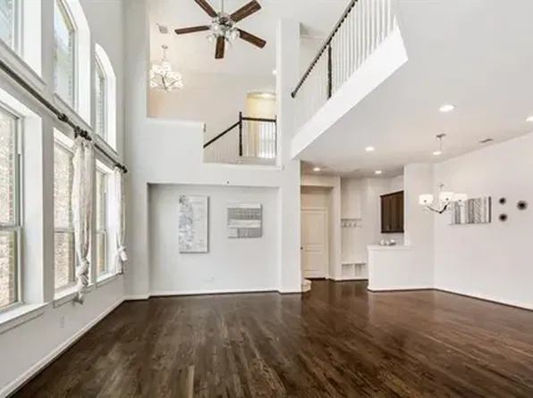 6666 Deleon St, Irving, TX 75039