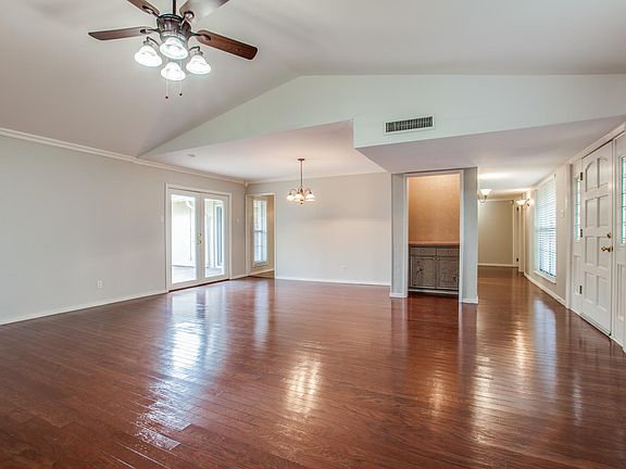 3rd image of 7818 La Verdura Dr