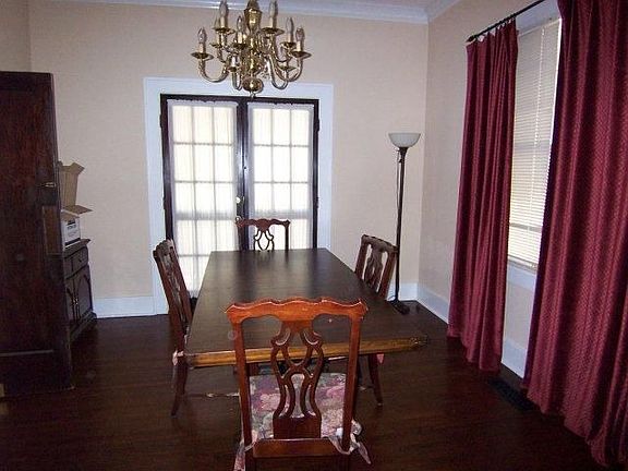 Formal dining, hardwood floor