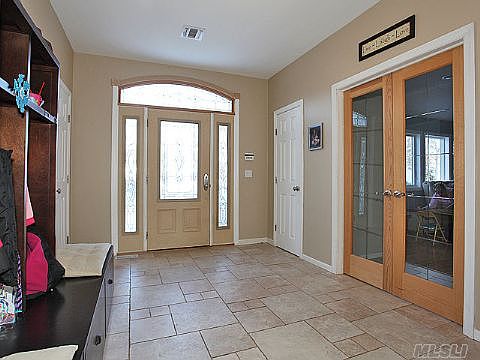 2nd image of 8 Rainbow Dr