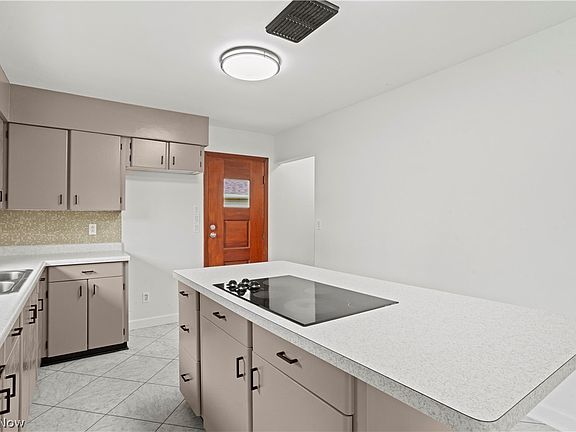 3rd image of 2955 Linda Way