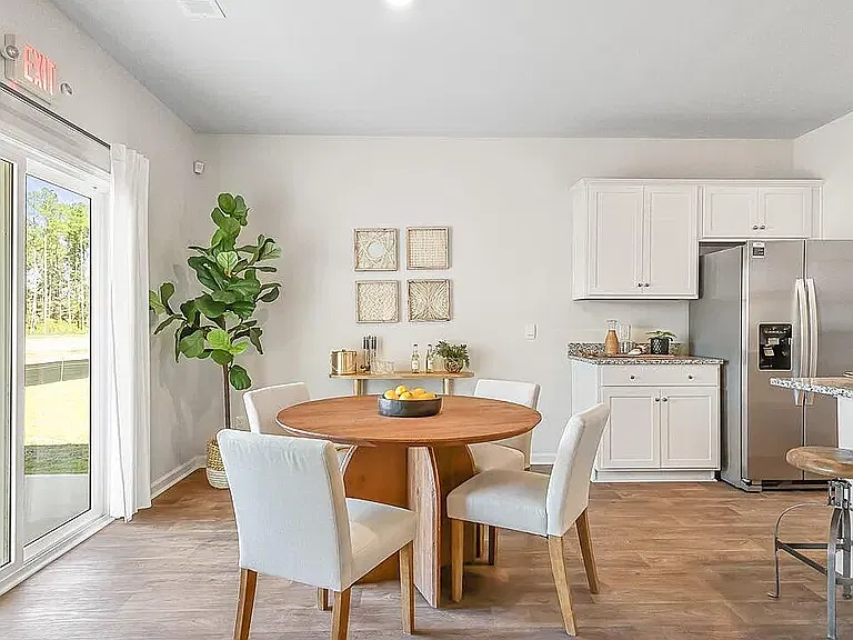 4 bed, 1774 sqft, $2,450 — Photo 4