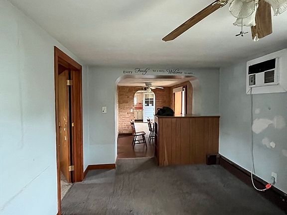 3rd image of 8 Laurier Ave