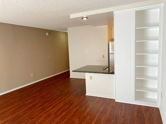 5th image of 6210 Woodman Ave APT 202