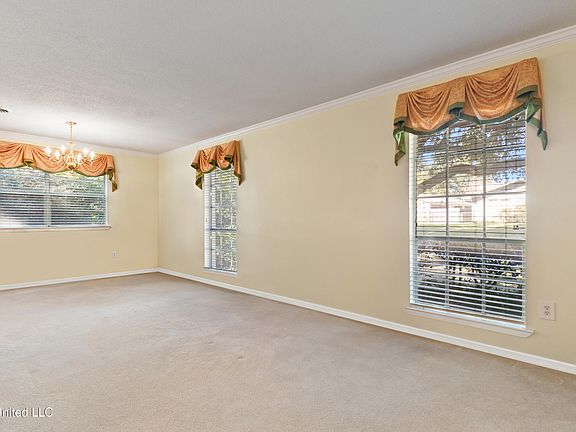 3rd image of 15538 Parkwood Dr S