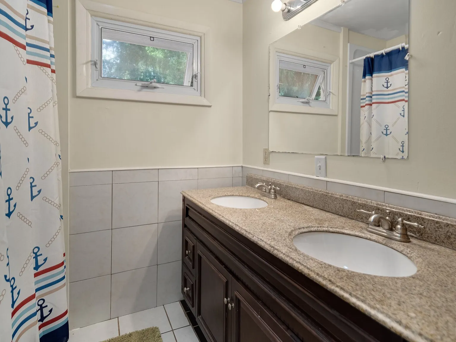 South Hill- Kendall Ave 4-6 Bedroom Duplex — Photo 2