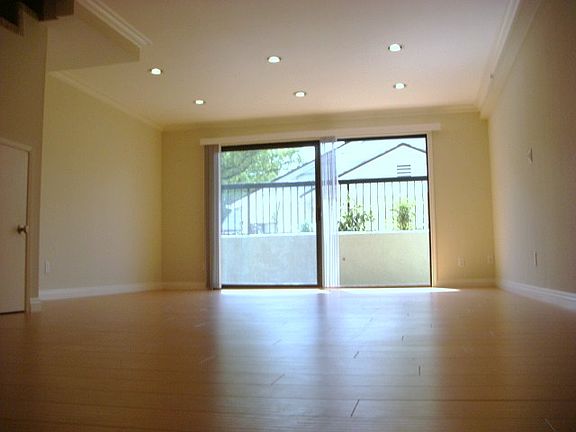 3rd image of 541 Hawthorne St APT 4