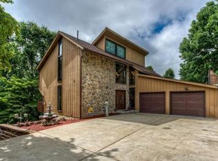 295 Essex Dr, Bluff City, TN 37618