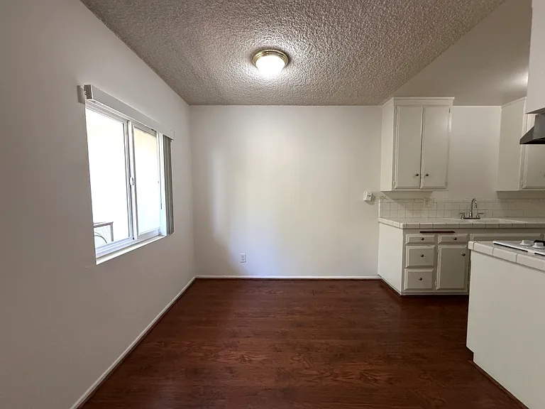 712 N Isabel St #6 — Photo 5