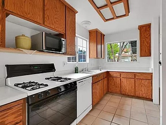 3rd image of 2311 Green Wing Ln