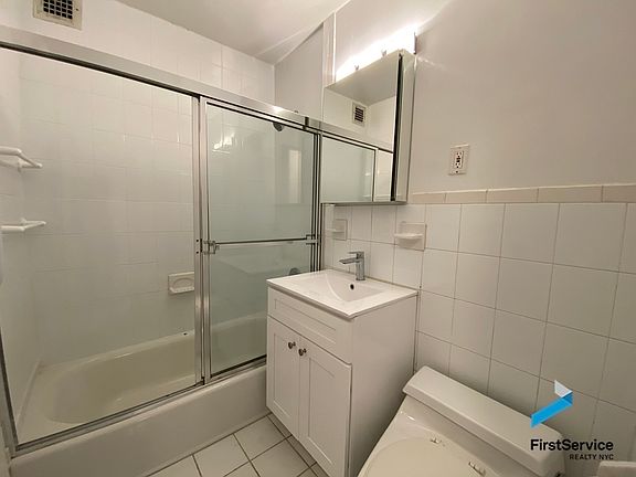 5th image of 250 E 73rd St APT 12D