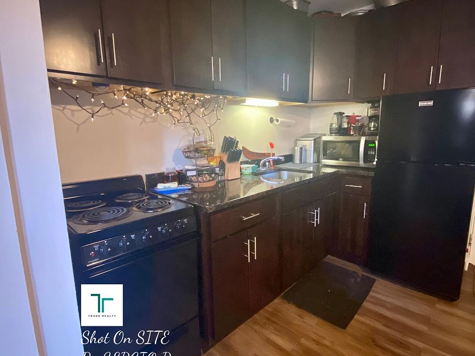 1st image of 3933 N Clarendon Ave #100