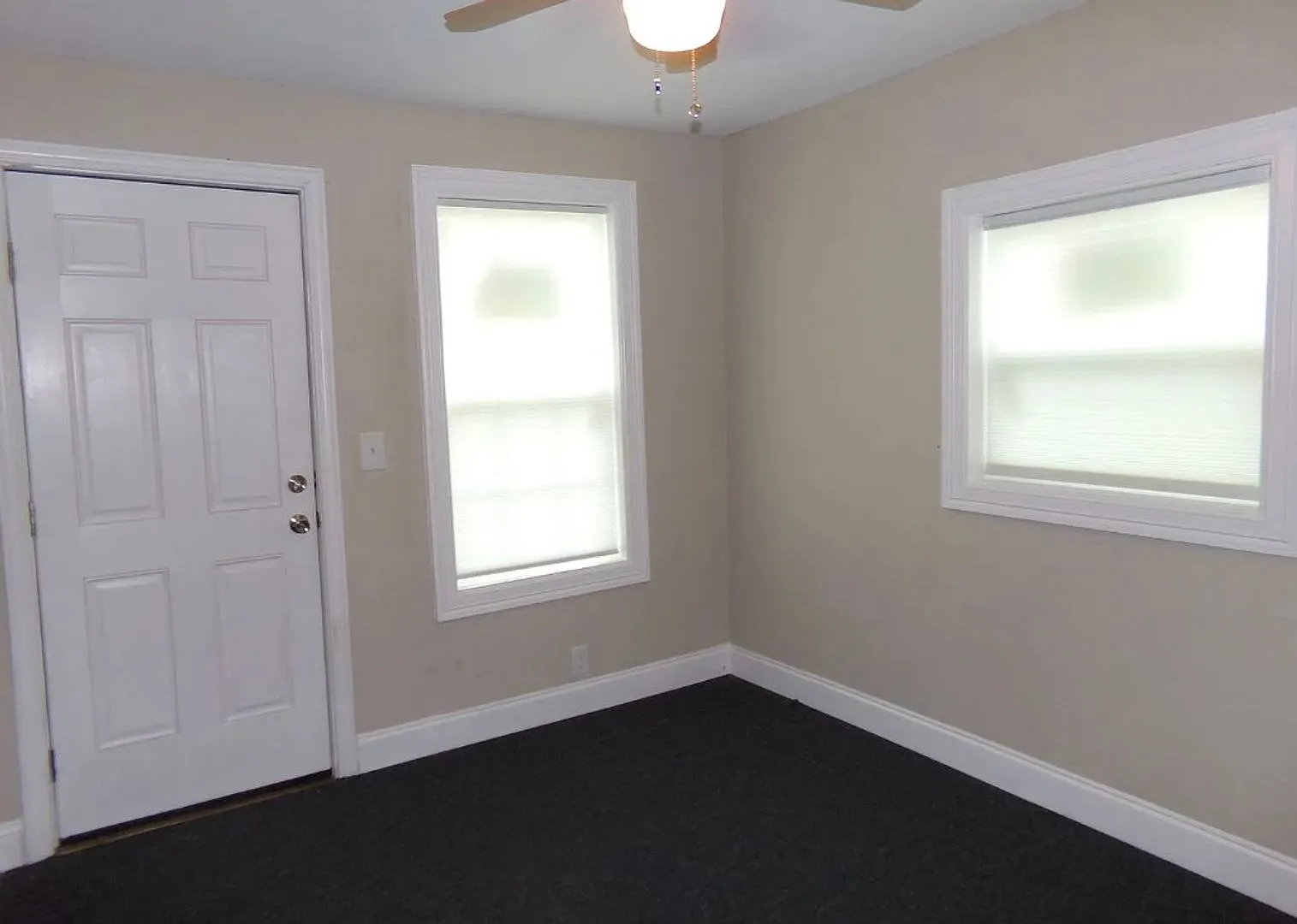 Vacant 1 bedroom/1 bath house — Photo 3