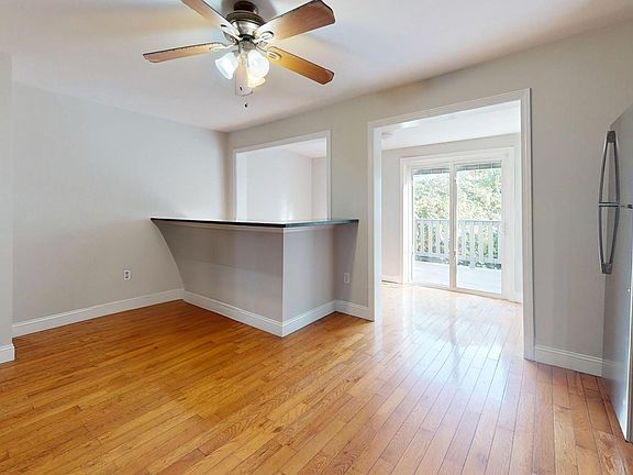 5th image of 161 Bennington St #2