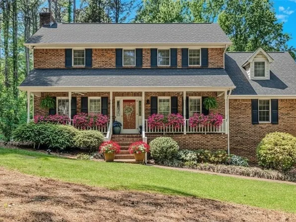 500 Knob View Dr, Winston Salem, NC 27104