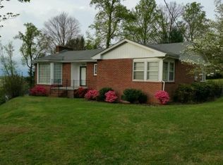 1220 Ridgeway Rd, Johnson City, TN 37601