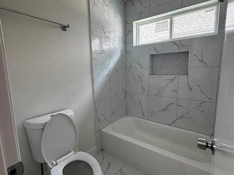 2203 Bisontine St — Photo 7