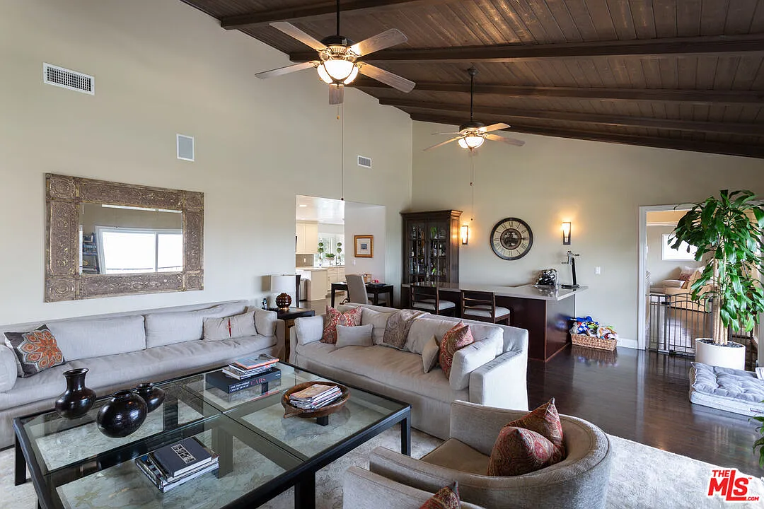 5 bed, 4.5 bath, 4076 sqft, $9,950 — Photo 4