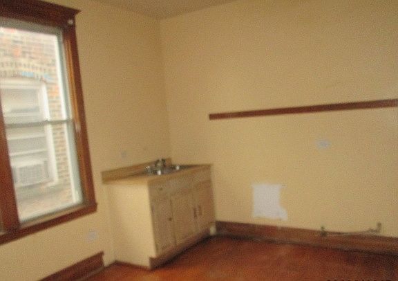 5th image of 3021 S Tripp Ave