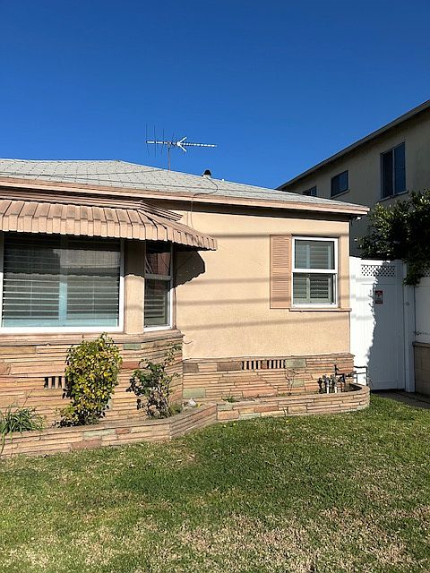 Apartment facing the front yard