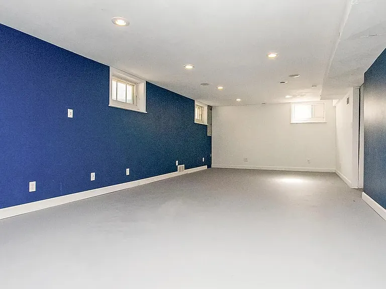 330 N Franklin Ave — Photo 12