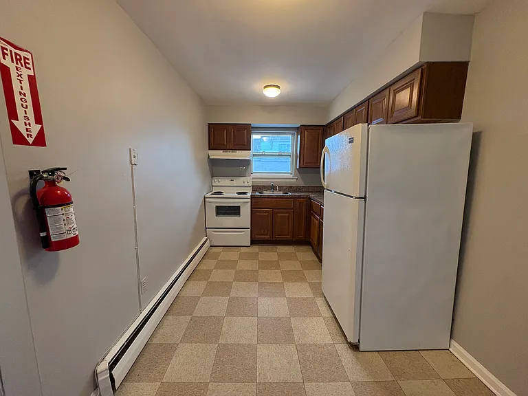125 Maple Ave #1B — Photo 2