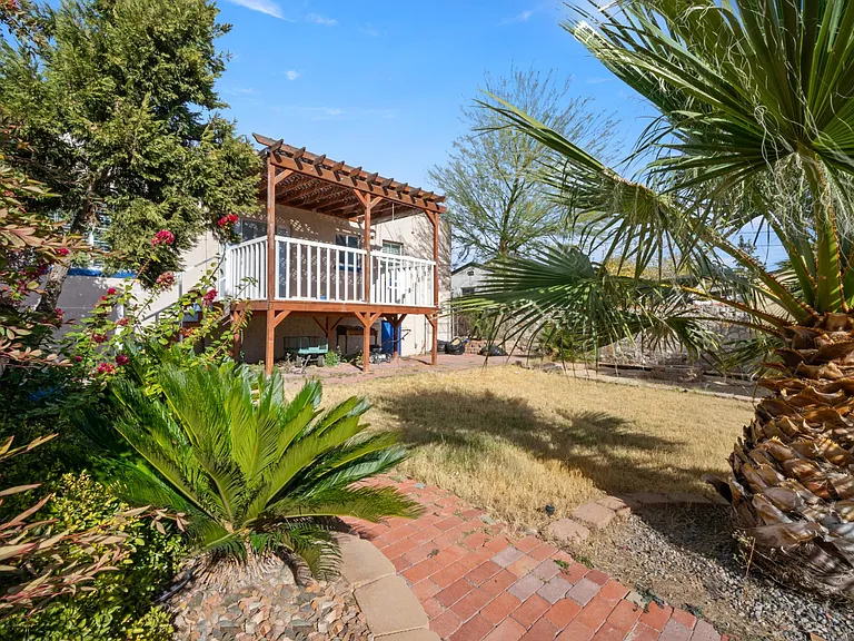 2522 Altura Ave — Photo 17