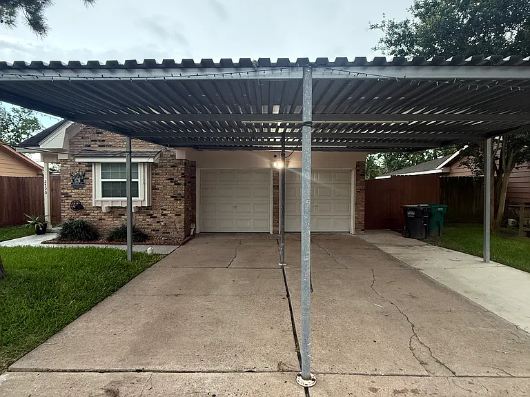 2720 Martin St — Photo 4