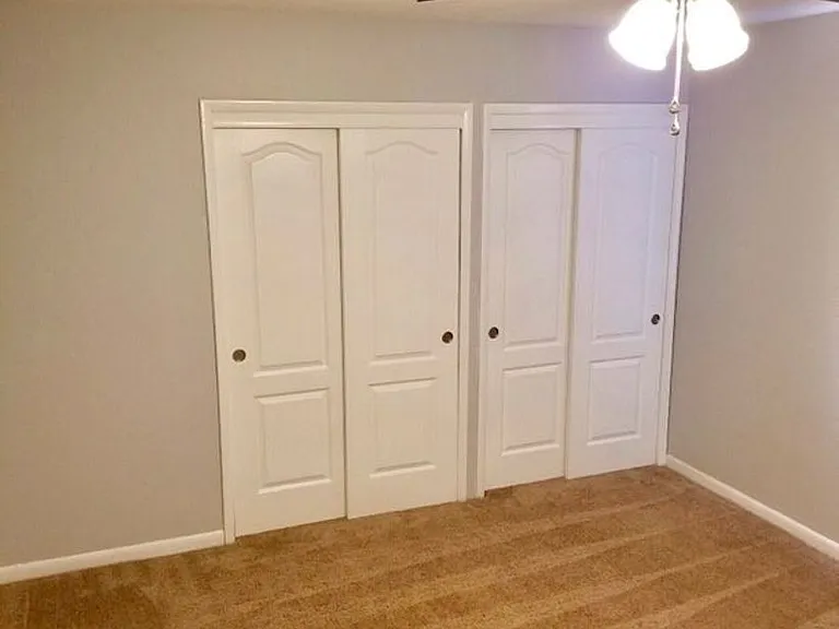 Shoreham Apartments — Photo 16