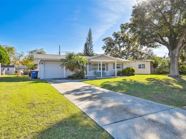 1751 El Trinidad Dr E, Clearwater, FL 33759