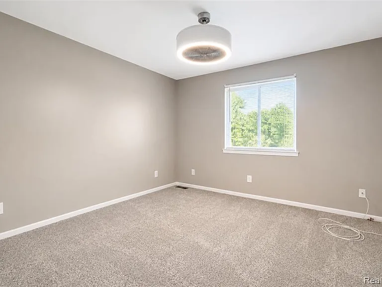 22733 Coachlight Cir — Photo 23