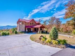 3053 Summit Trails Dr, Sevierville, TN 37862
