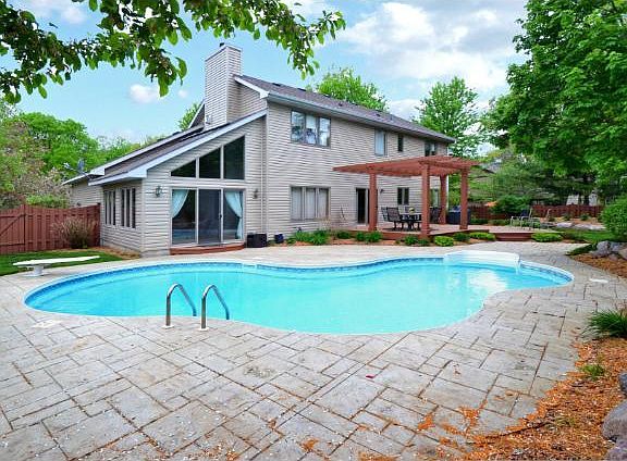 4th image of 4683 Parkridge Dr