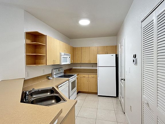 5th image of 166 SW Peacock Blvd APT 206-34-206