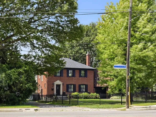 10 Queens Ave, Toronto, ON M8V 2N1