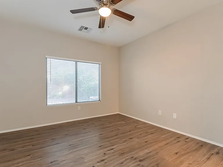 405 E Placita Nodo — Photo 7