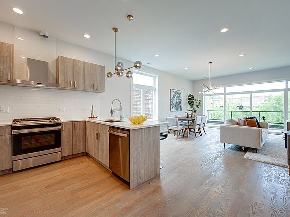 4th image of 1462 W Winnemac Ave #2